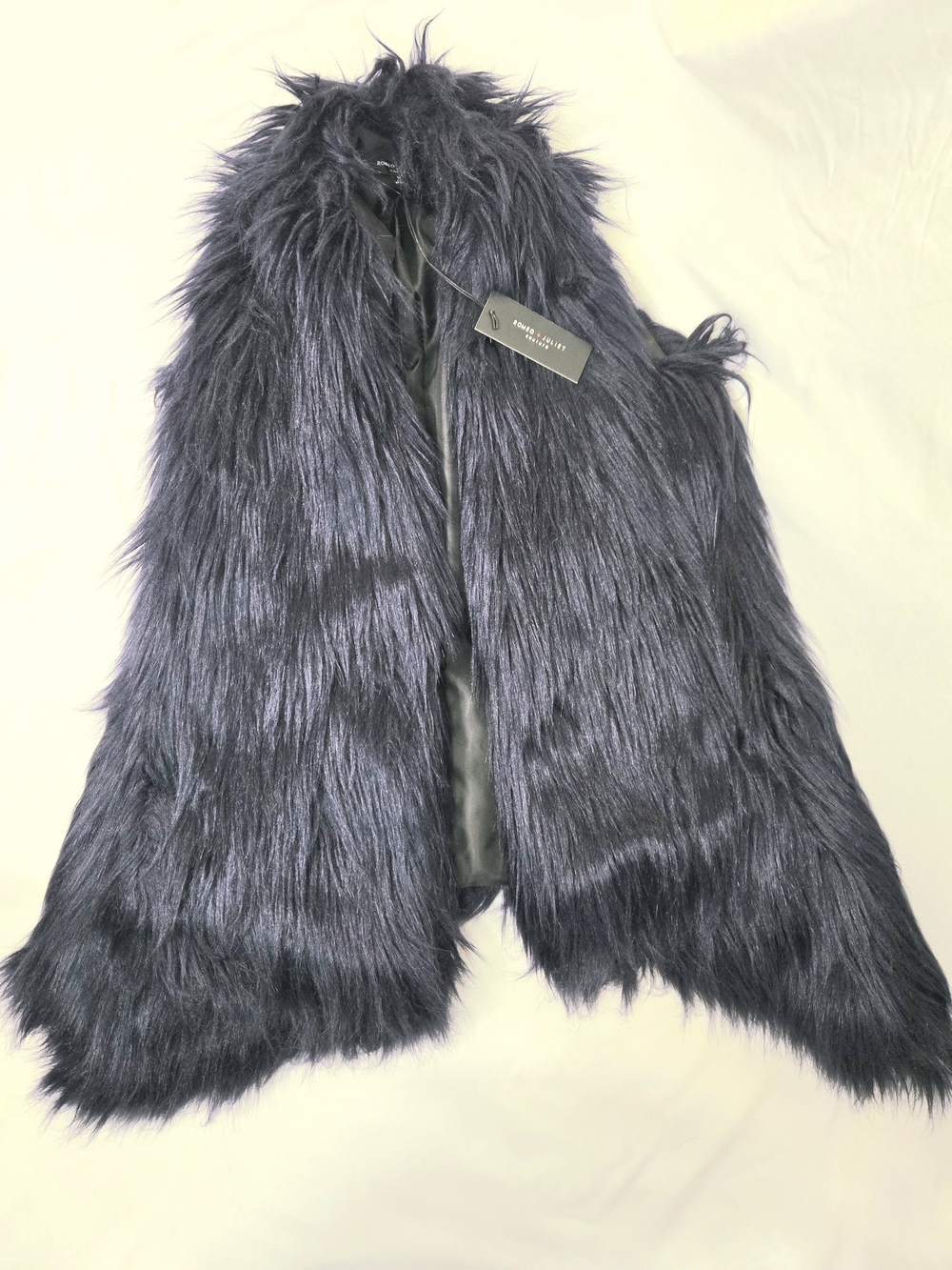 Romeo + Juliet Couture Plush Faux Fur Vest in Blueberry